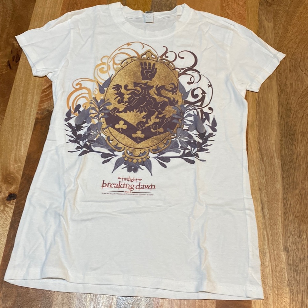 Twilight Saga Breaking Dawn Part 1 white Cullen Crest tee ladies L